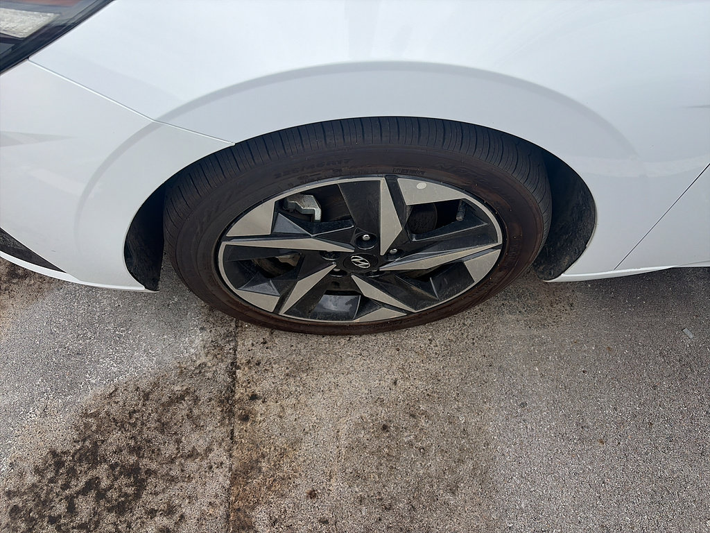Used 2023 Hyundai Elantra Limited w/ Cargo Package FWD image 9
