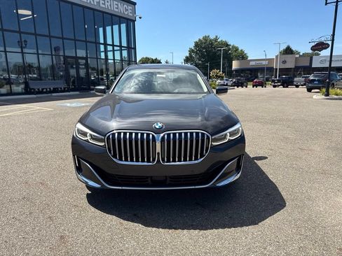Used 2021 BMW 750i xDrive w/ Autobahn Package AWD/4WD image 3