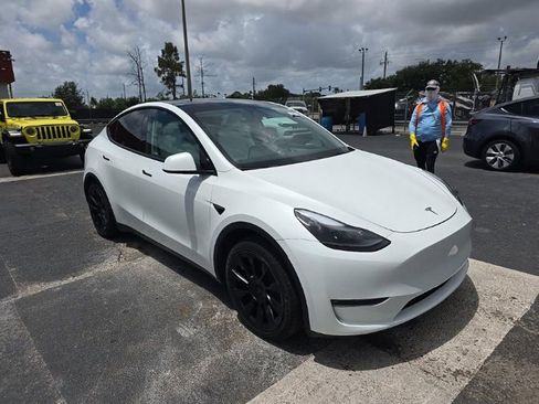 Used 2023 Tesla Model Y Long Range AWD/4WD image 3