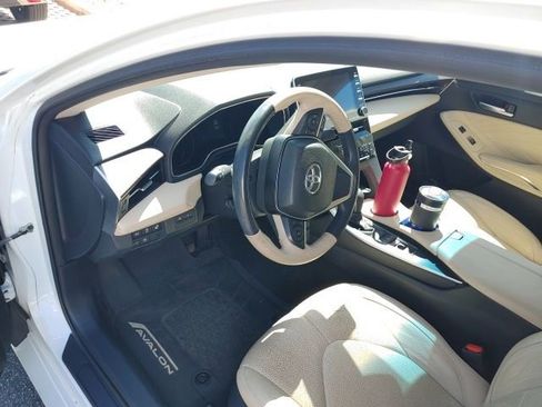 Used 2019 Toyota Avalon Limited image 6
