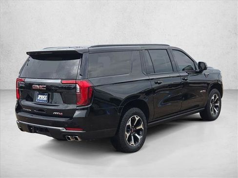Used 2025 GMC Yukon XL AT4 w/ AT4 Premium Package AWD/4WD image 5