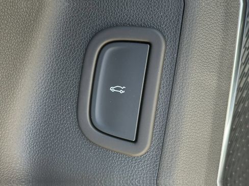 New 2026 GMC Acadia Denali w/ Super Cruise Package AWD/4WD image 39