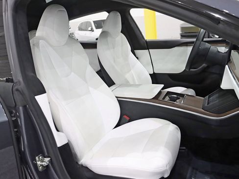 Used 2022 Tesla Model S image 30