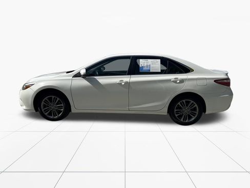 Used 2017 Toyota Camry SE image 5