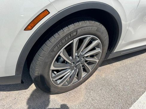 Used 2023 Lincoln Corsair Reserve w/ Equipment Group 201A FWD image 4