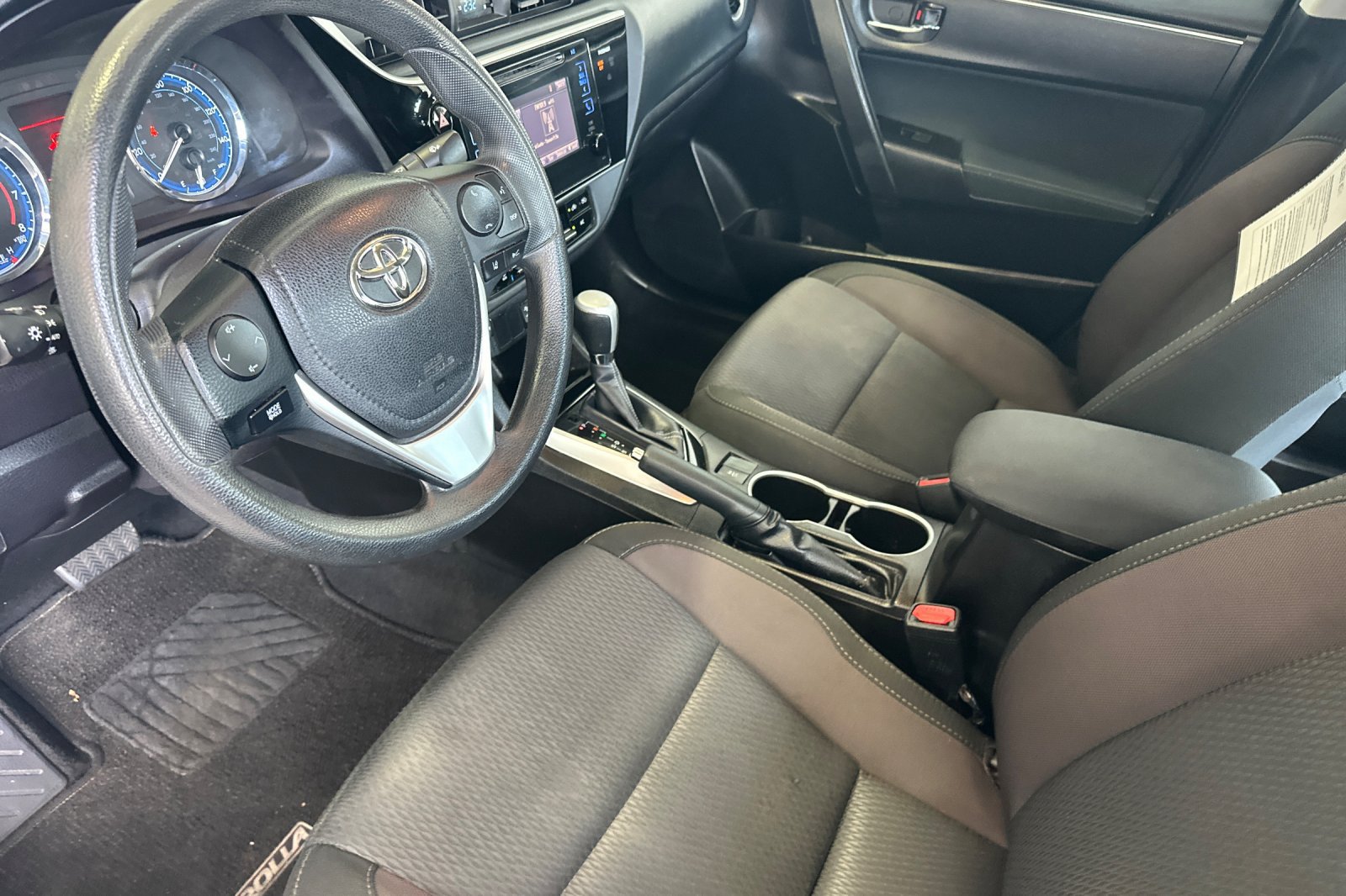 Used 2017 Toyota Corolla LE FWD image 10