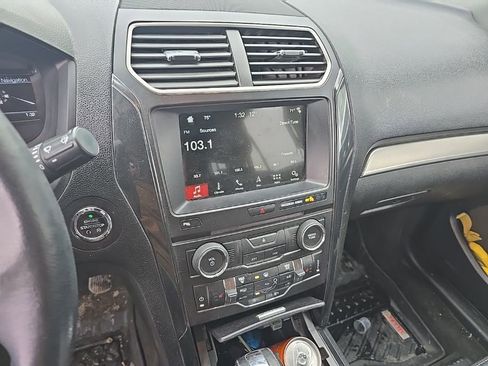 Used 2018 Ford Explorer XLT w/ Equipment Group 202A image 8