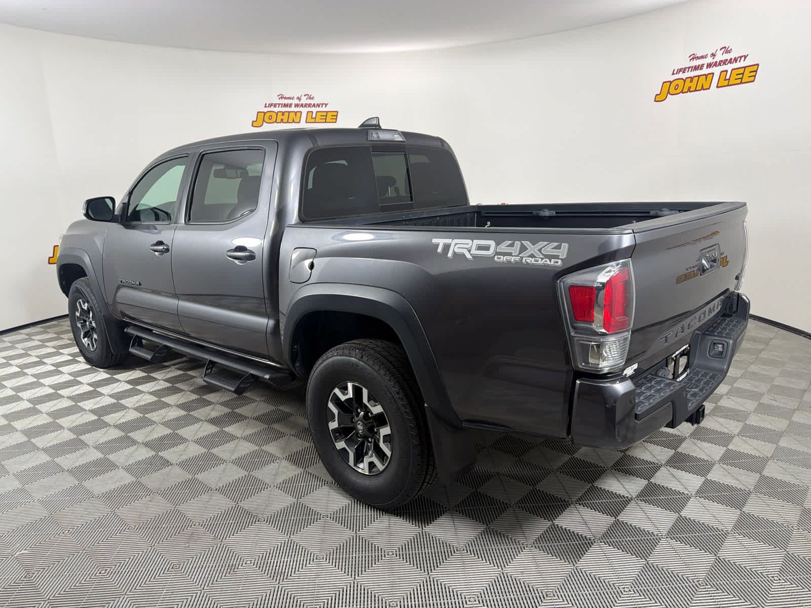 Used 2021 Toyota Tacoma TRD Off-Road w/ Technology Package AWD/4WD image 3