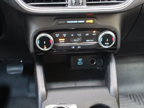 Used 2022 Ford Escape SE w/ SE Sport Appearance Package FWD image 11