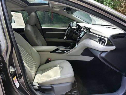 Used 2018 Toyota Camry SE w/ Moonroof Package FWD image 42