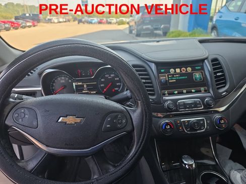 Used 2014 Chevrolet Impala LT w/ Convenience Package FWD image 8