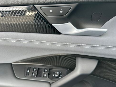 New 2026 Volkswagen Tiguan SE R-Line FWD image 9