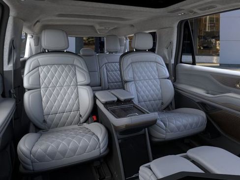 New 2026 Lincoln Navigator L Black Label AWD/4WD image 12