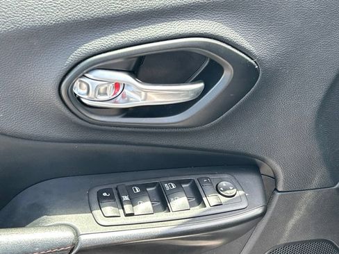 Used 2022 Jeep Cherokee Trailhawk w/ Sun, Sound & Nav Group AWD/4WD image 18