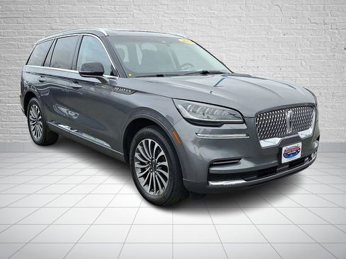 Used 2023 Lincoln Aviator AWD w/ Premium Package image 3