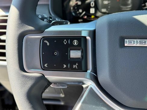 Certified 2025 Land Rover Discovery Dynamic SE AWD/4WD image 17