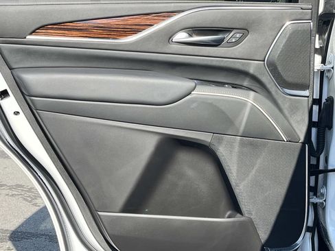 Used 2022 Cadillac Escalade Premium Luxury AWD/4WD image 22
