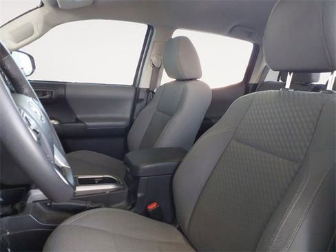 Used 2020 Toyota Tacoma SR5 image 9