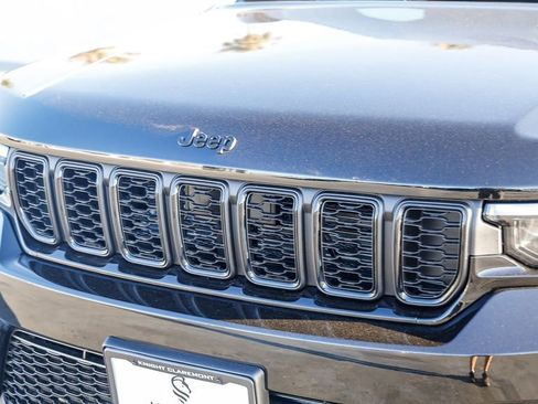 New 2025 Jeep Grand Cherokee Altitude image 6