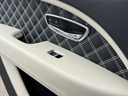 Used 2023 Bentley Bentayga Speed image 36