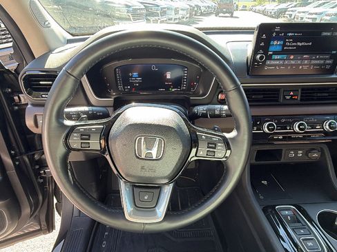 Used 2025 Honda Pilot Elite image 25