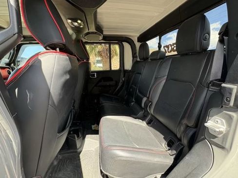 Used 2021 Jeep Gladiator Rubicon AWD/4WD image 10