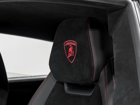 Used 2023 Lamborghini Urus Performante AWD/4WD image 21