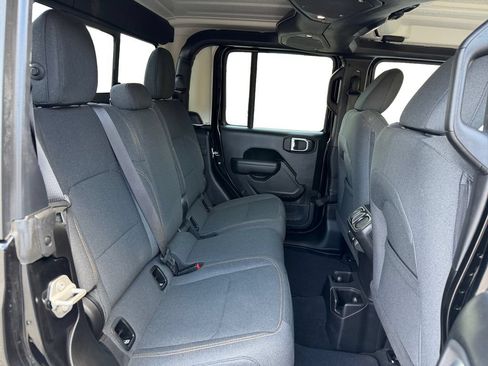 Used 2024 Jeep Gladiator Sport AWD/4WD image 20