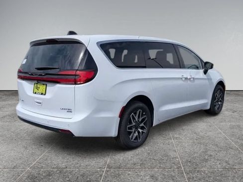New 2027 Chrysler Pacifica Limited w/ Family Tech Group AWD/4WD image 5