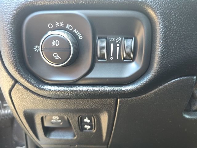 Used 2021 RAM 1500 Laramie AWD/4WD image 18