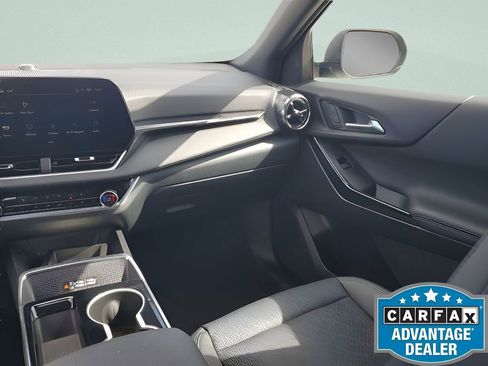 Used 2025 Chevrolet Equinox LT w/ Convenience Package II AWD/4WD image 11