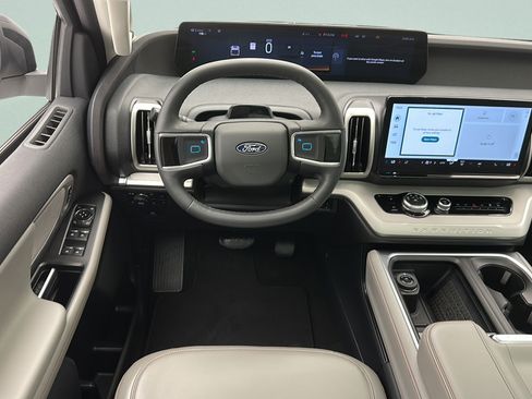 Used 2025 Ford Expedition Active AWD/4WD image 11
