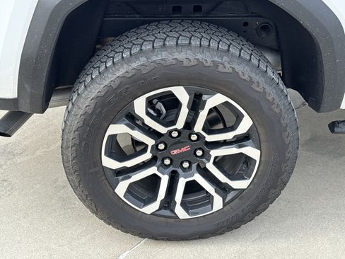 Used 2025 GMC Canyon AT4 w/ Nightfall Edition image 12