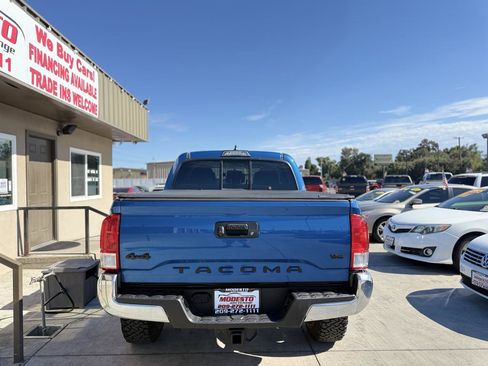 Used 2017 Toyota Tacoma SR5 w/ Tow Package AWD/4WD image 4