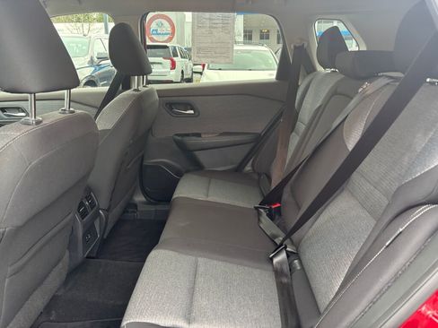 Used 2021 Nissan Rogue SV image 13