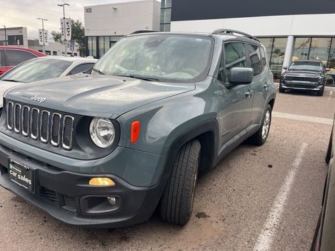 Used 2017 Jeep Renegade Latitude image 2