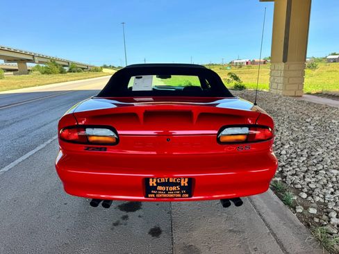 Used 2000 Chevrolet Camaro Z28 w/ SS Performance/Appearance Pkg RWD image 4