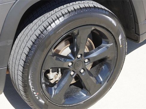 Used 2024 Jeep Grand Cherokee L Limited w/ Black Appearance Package image 11