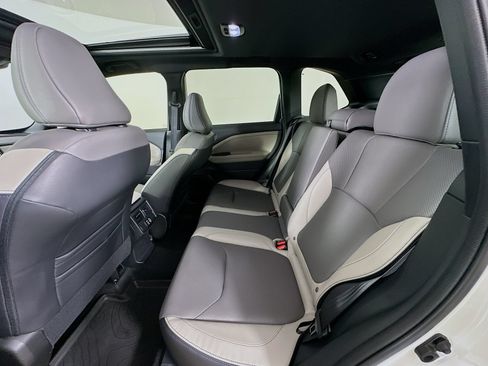Used 2025 Subaru Forester Limited w/ Popular Package #2 AWD/4WD image 36
