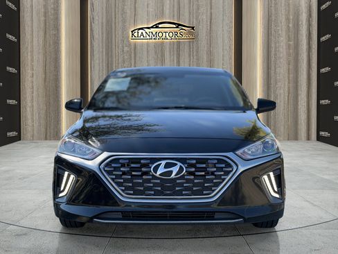 Used 2020 Hyundai Ioniq SE image 2
