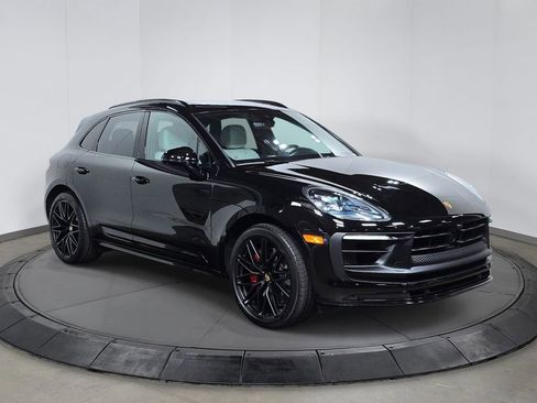 Certified 2026 Porsche Macan GTS image 9