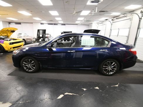 Used 2024 Subaru Crosstrek 2.0i Premium AWD/4WD image 5