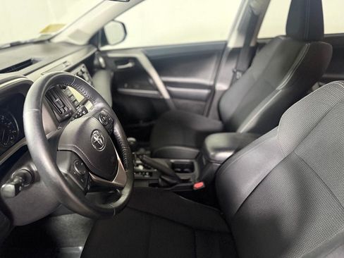 Used 2018 Toyota RAV4 XLE AWD/4WD image 19