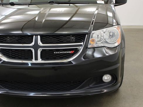Used 2020 Dodge Grand Caravan SE FWD image 8