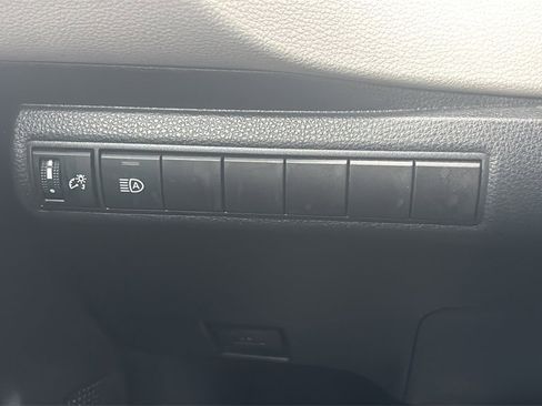 Used 2021 Toyota Corolla LE image 27