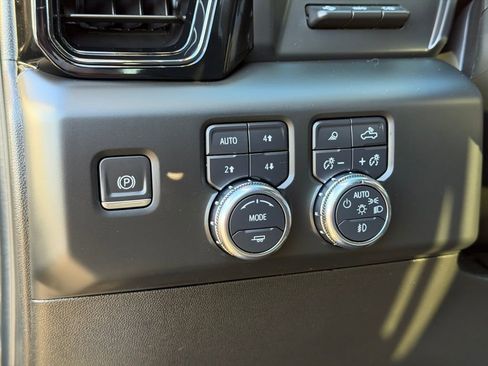 Used 2024 GMC Sierra 1500 AT4 w/ Technology Package AWD/4WD image 20