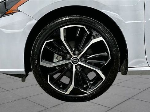 Certified 2024 Nissan Altima 2.5 SR FWD image 11