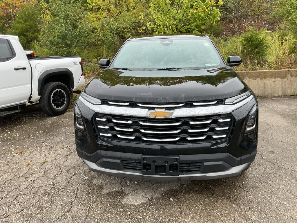 Used 2026 Chevrolet Equinox LT AWD/4WD image 2