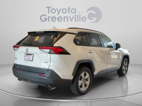 Used 2019 Toyota RAV4 XLE w/ Convenience Package FWD image 6