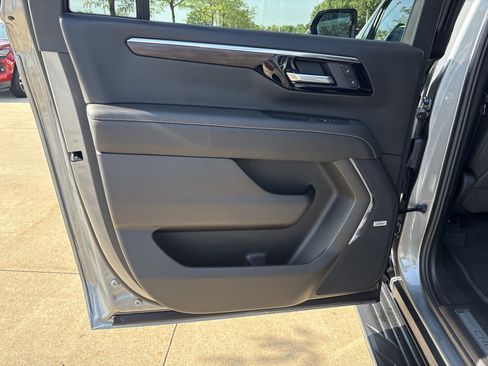 New 2026 Chevrolet Suburban Premier AWD/4WD image 12